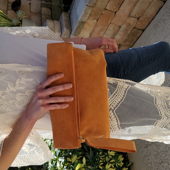 Vittoria Napoli Handbags - Vittoria Napoli Genuine Leather Clutch